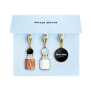 Votre trio de charms Miu Miu OFFERT dès 89€ d'achat dans la marque. Shopimind